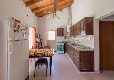 CASA DE DOS DORMITORIOS A PASOS DEL CENTRO