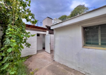 CASA CENTRICA CON GRAN POTENCIAL COMERCIAL Y/O RESIDENCIAL 